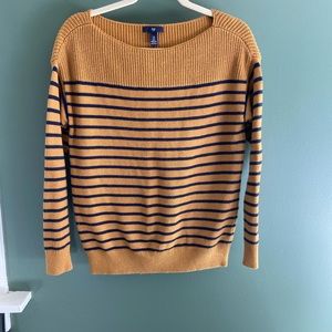 Gap sweater
